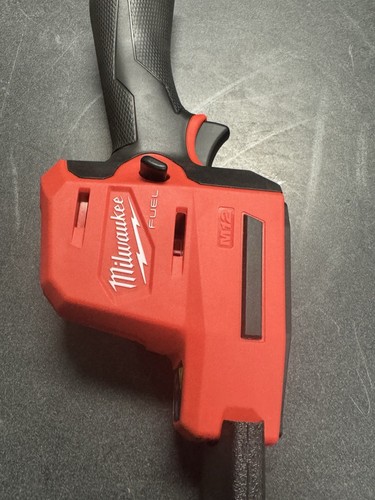 Milwaukee Hedge Trimmer M12 - Picture 7 of 12