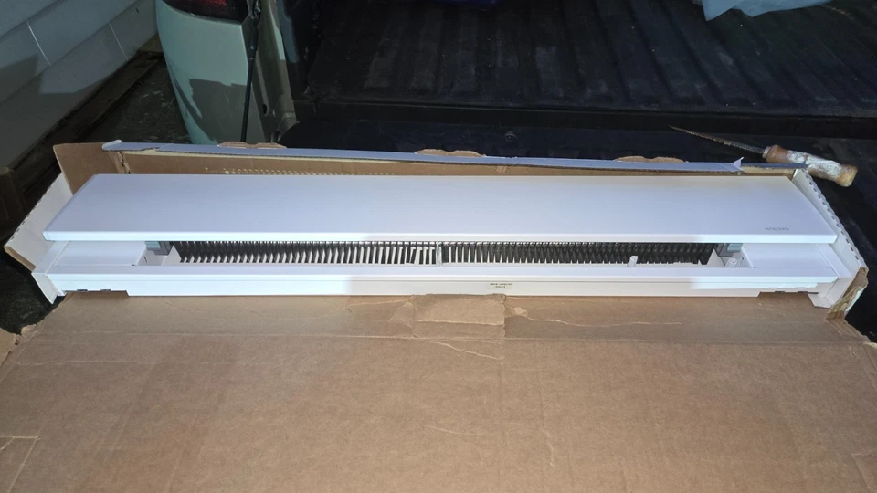 Zócalo eléctrico Stelpro 300W Brava, 1024 BTU/H, 120V, blanco Foto 3 de 4