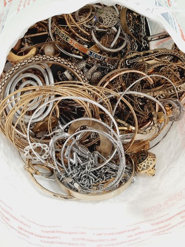 Junk Drawer Lot Gold Silver Tone Jewelry 7 Pounds Wearable Big Lot - Picture 23 of 24