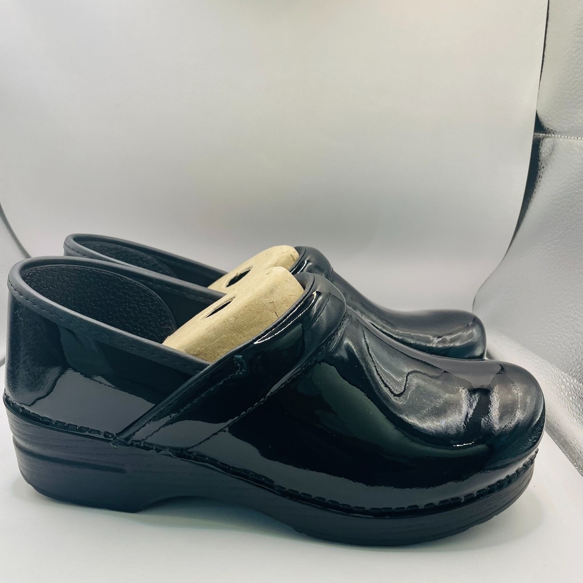 DANSKO WOMEN PROFESSIONAL PATENT LEATHER TRADITIONAL CLOG BLACK