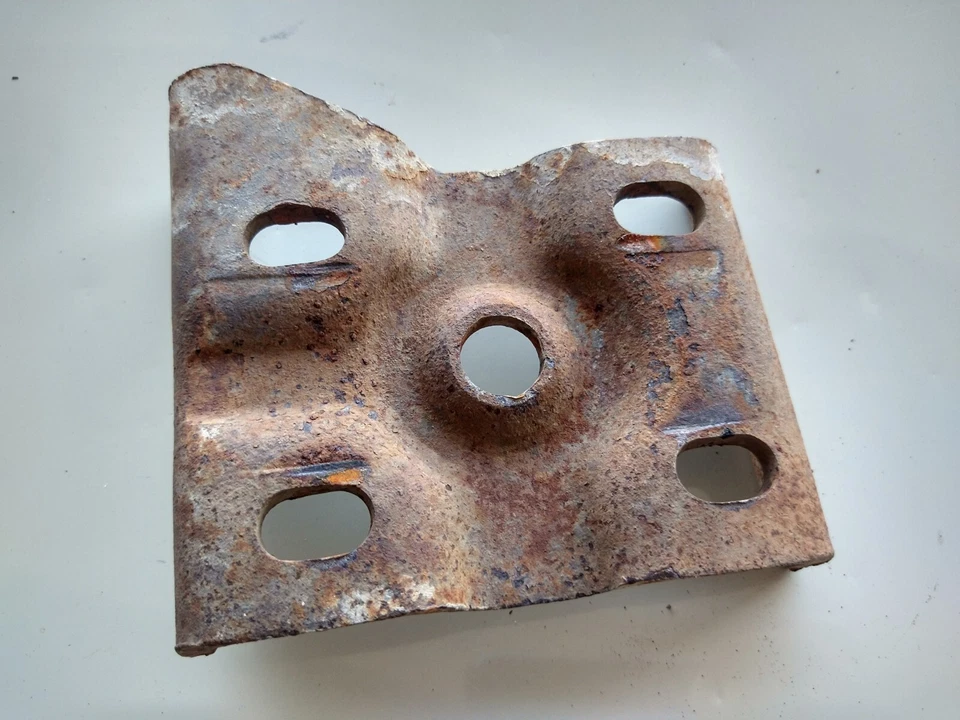 International Scout II Pasajero Hoja Lateral Resorte U Perno Placa Derecha Foto 3 de 3