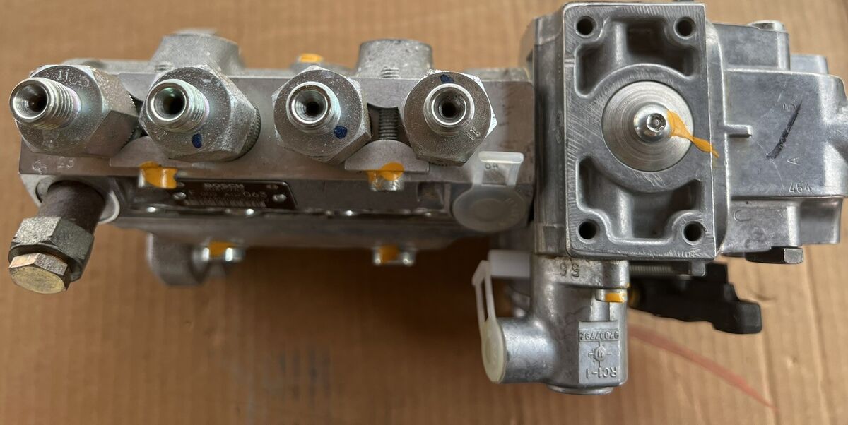 NEW Bosch Fuel Injector Pump F002 AOZ063. Case J931397 NEW Bosch Fuel Injector Pump F002 AOZ063. Case J931397