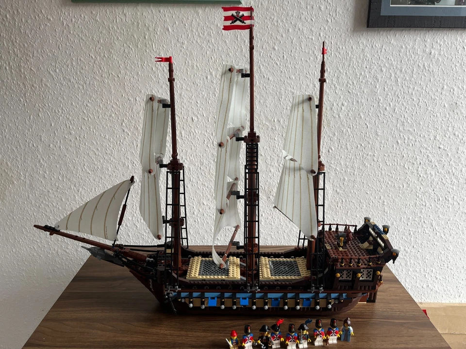 LEGO Pirates 10210 Imperial Flagship, photo 2 of 5