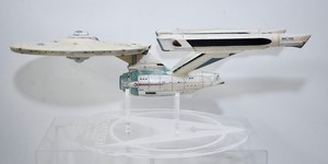 Diamond Select Toys USS ENTERPRISE NCC-1701 REFIT  Star Trek II: Wrath of Khan