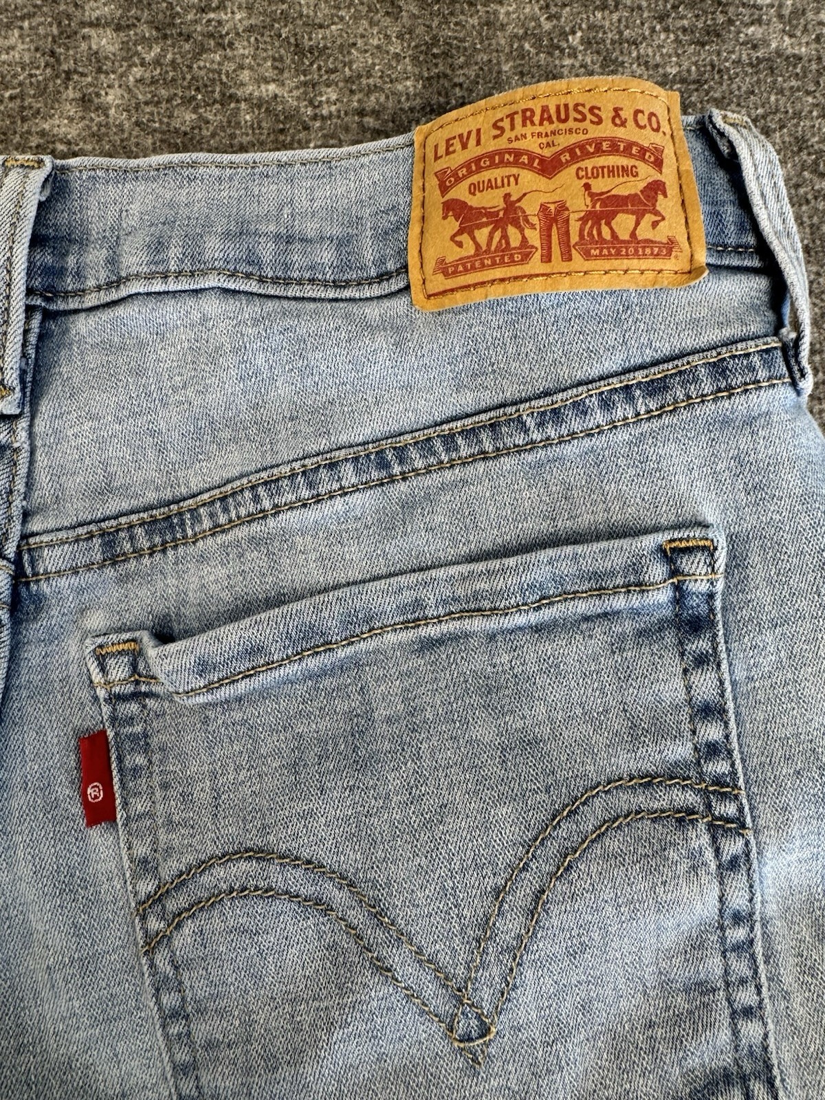 Womens Light Wash Mid Length Levis Shorts Blank Red Tag Size 29 thumbnail 6