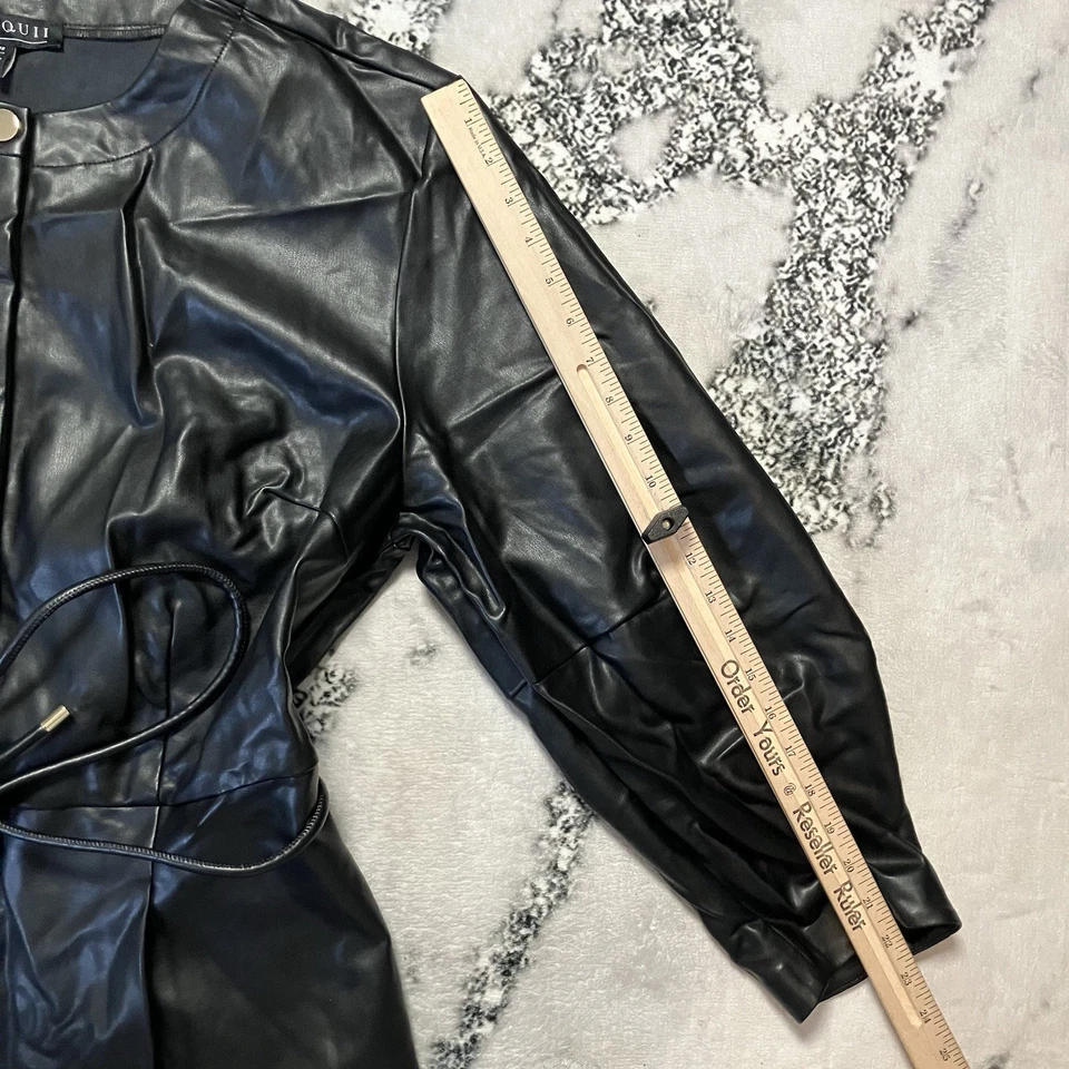 Mono Eloquii para mujer talla grande 18 negro atado cintura imitación cuero llamativo Foto 2 de 4