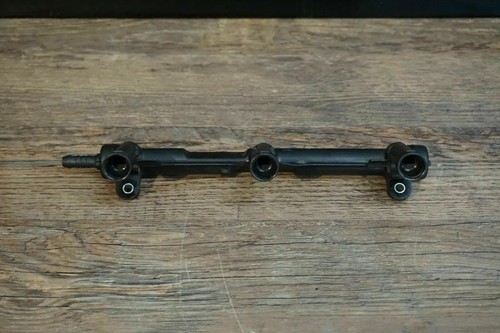 Audi Q7 4M 3.0 TFSI Kraftstoffverteiler Einspritzleiste Verteiler L 06E133681L