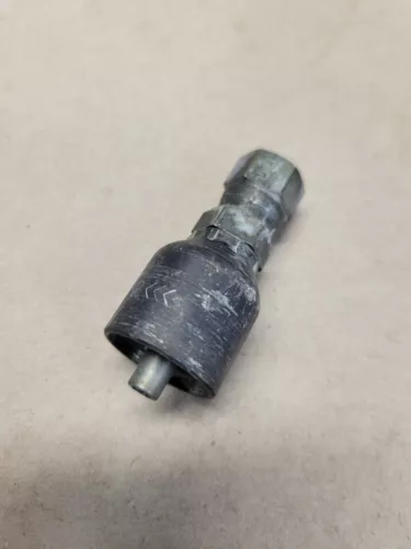 10643 4-4 PARKER hydraulic hose fitting 1/4" Female JIC Swivel