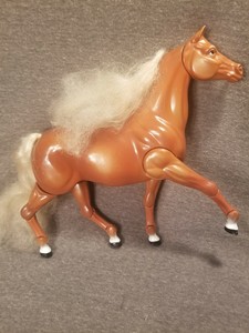 barbie moving horse