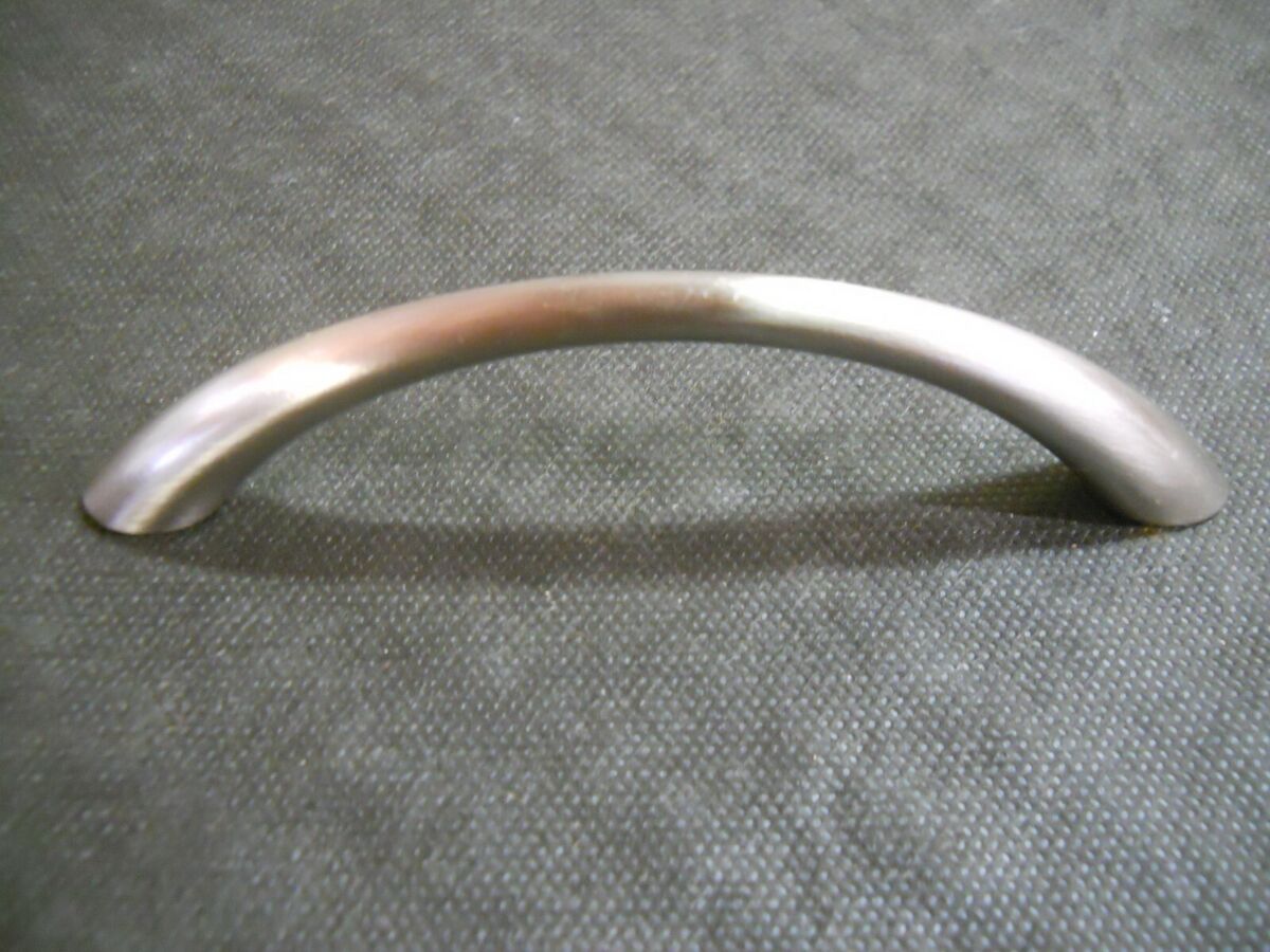 SATIN NICKEL HANDLES/PULLS 3 3/4 SATIN NICKEL HANDLES/PULLS 3 3/4