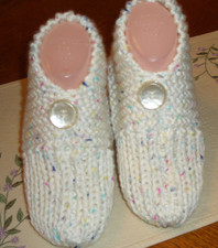 HAND KNITTED WOMAN SLIPPERS SIZE - LARGE 10 - 11  w/ONE BUTTON  NEW