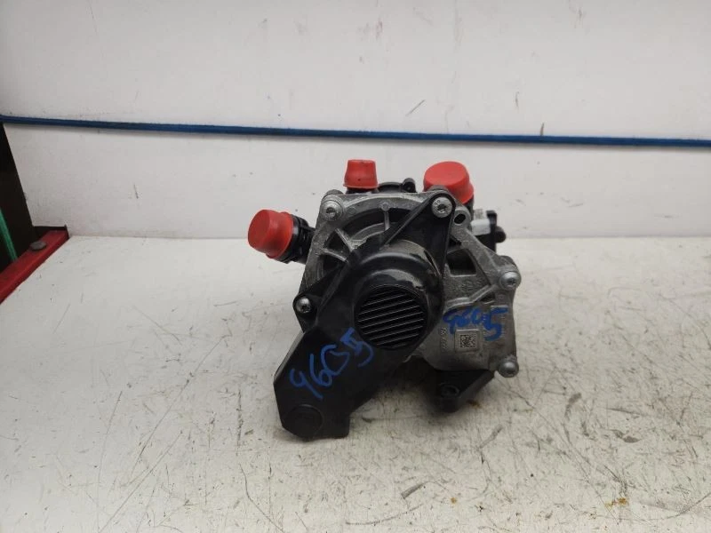 Bomba de refrigerante compatible con AUDI Q3 756968 19-23 Foto 3 de 4