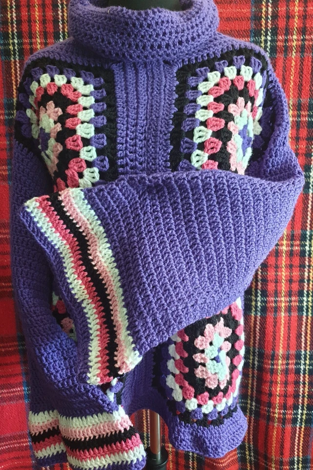 gehäkelter Pullover, selbstgemacht, mit viel Liebe - Bild 3 von 4