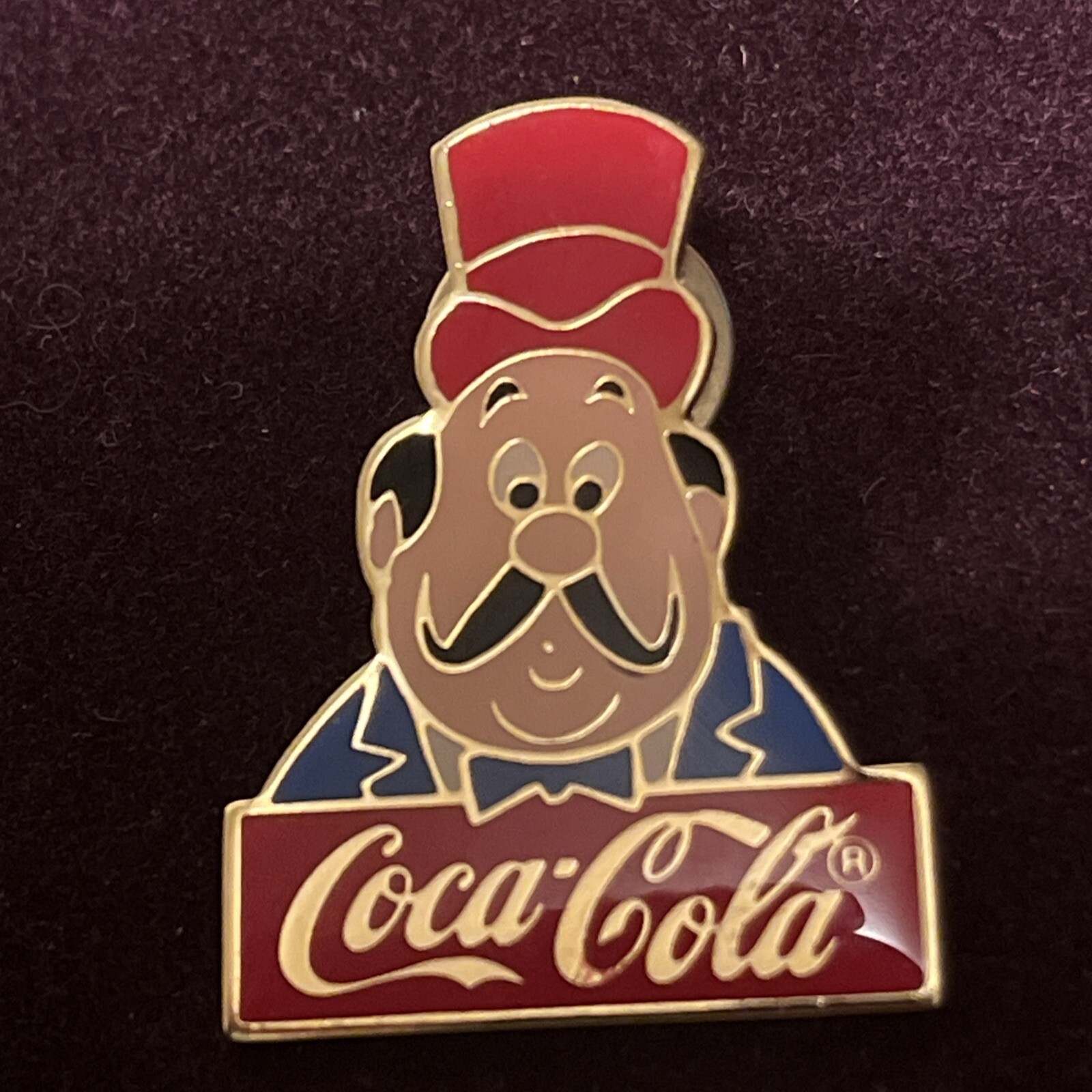 Disney coca cola pin 1986! Ringmaster / Dumbo