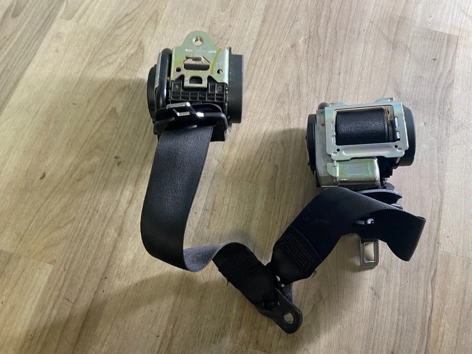 MERCEDES BENZ E320 CLS63 E63 OEM 07-09 SET REAR SEAT BELT RETRACTOR BLACK - Image 4 of 4