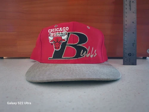 Vintage Limited Edition 1990 Authentic Numbered Chicago Bulls Snapback Hat