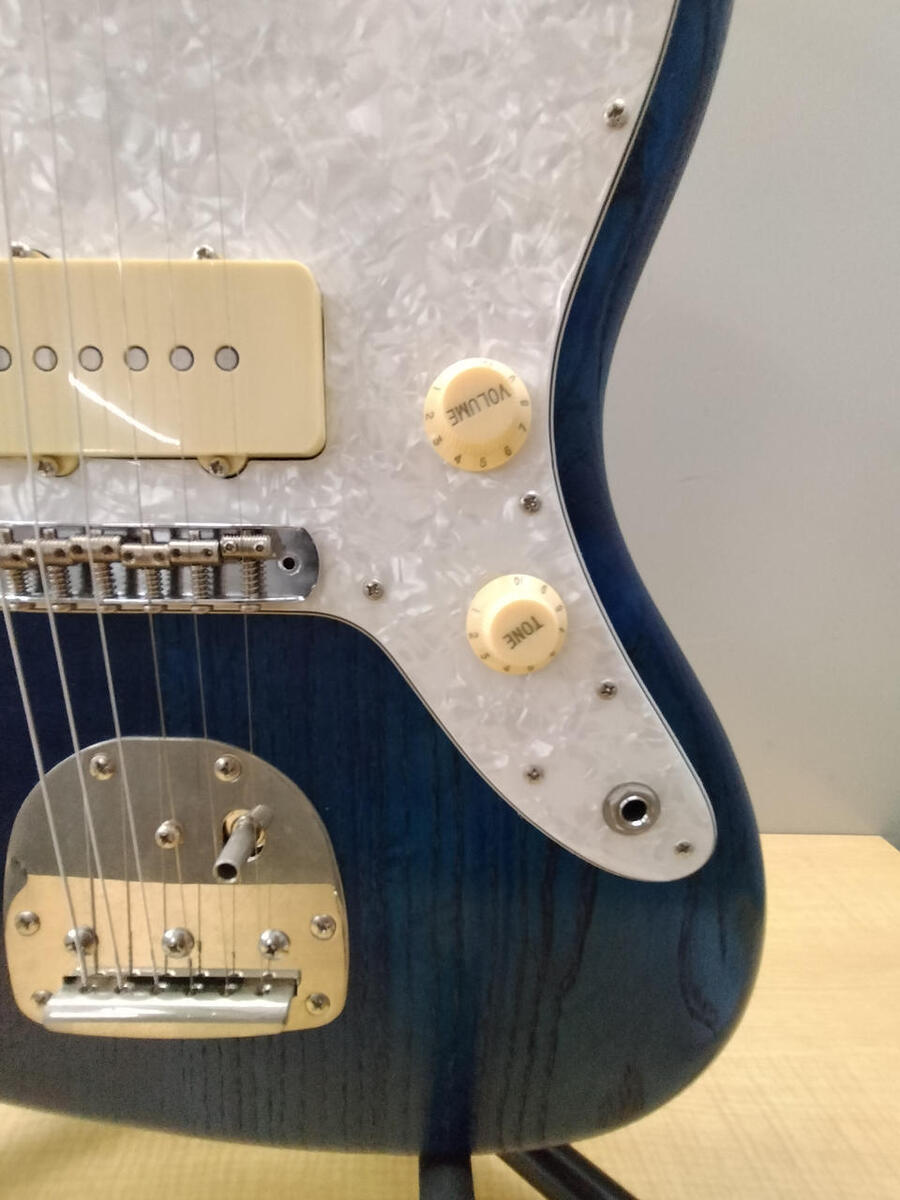 Bacchus BJM-80B Electric Guitar JM Type, Traditional Body Bacchus BJM-80B Electric Guitar JM Type, Traditional Body