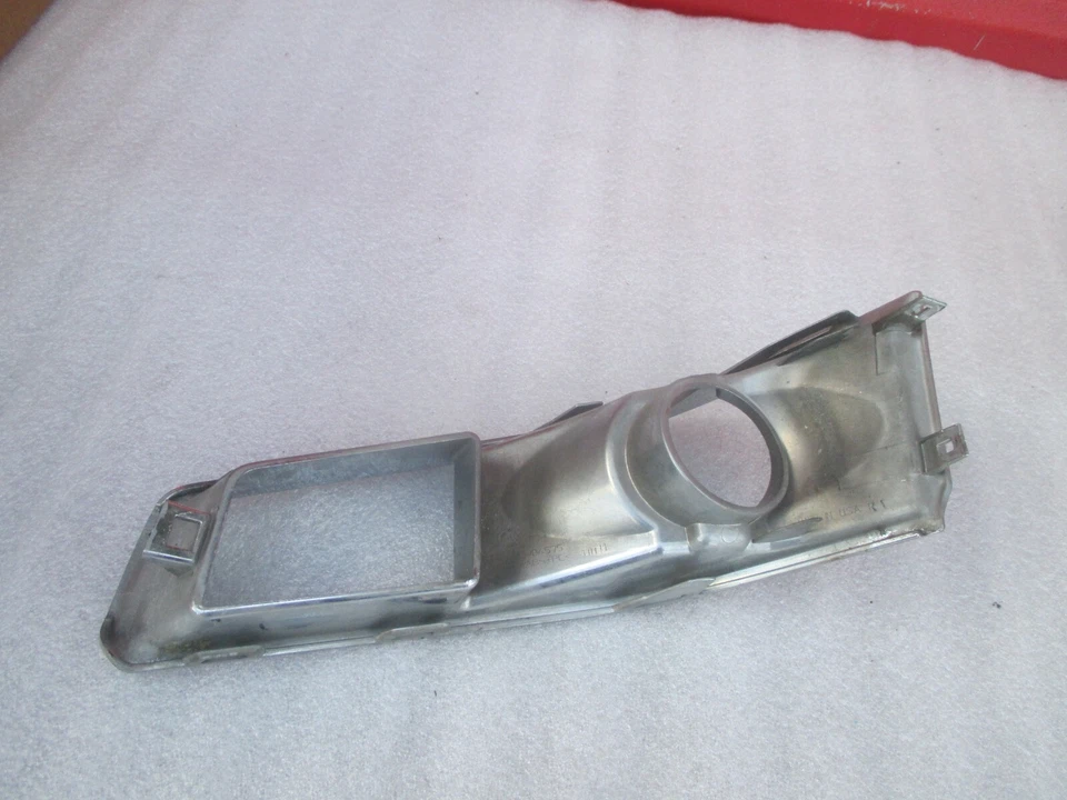Cadillac CTS 2009 faro antiniebla delantero bisel lado derecho cromado 10 11 12 13 OEM 15904575 Foto 4 de 4