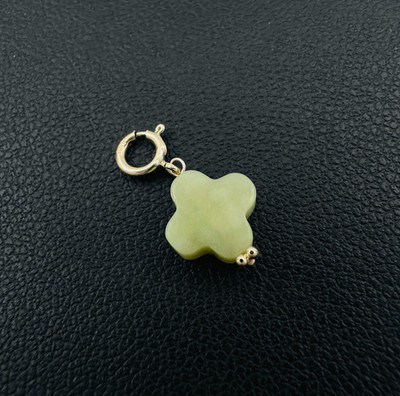 14K massiv Gelbgold Jade Glücksklee kleiner Charm Anhänger mit Federverschluss #7