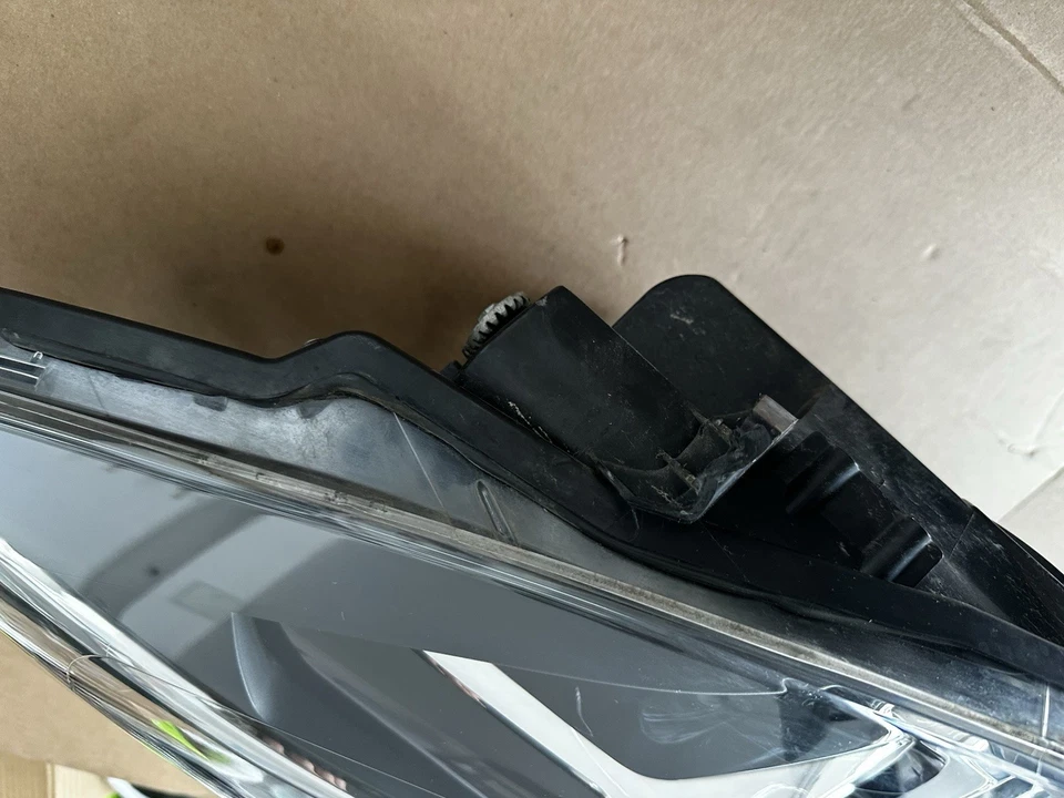 Scheinwerfer Original Toyota Yaris P13 2017 - 2020, Faelift,  LINKS, LED defekt - Bild 3 von 4