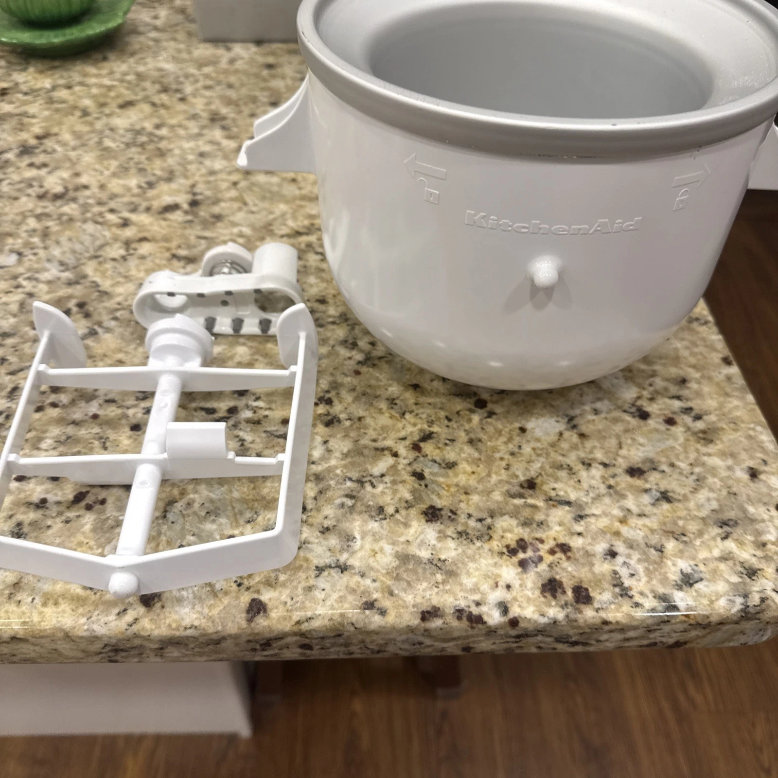 KitchenAid KICA0WH Ice Cream Maker Attachment 2 Qt Stand Mixer
Opens in a new window or tab