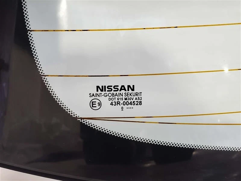 Cristal trasero hatchback OEM 2007 2008 2009 2010 2011 2012 Nissan Versa  Foto 4 de 4