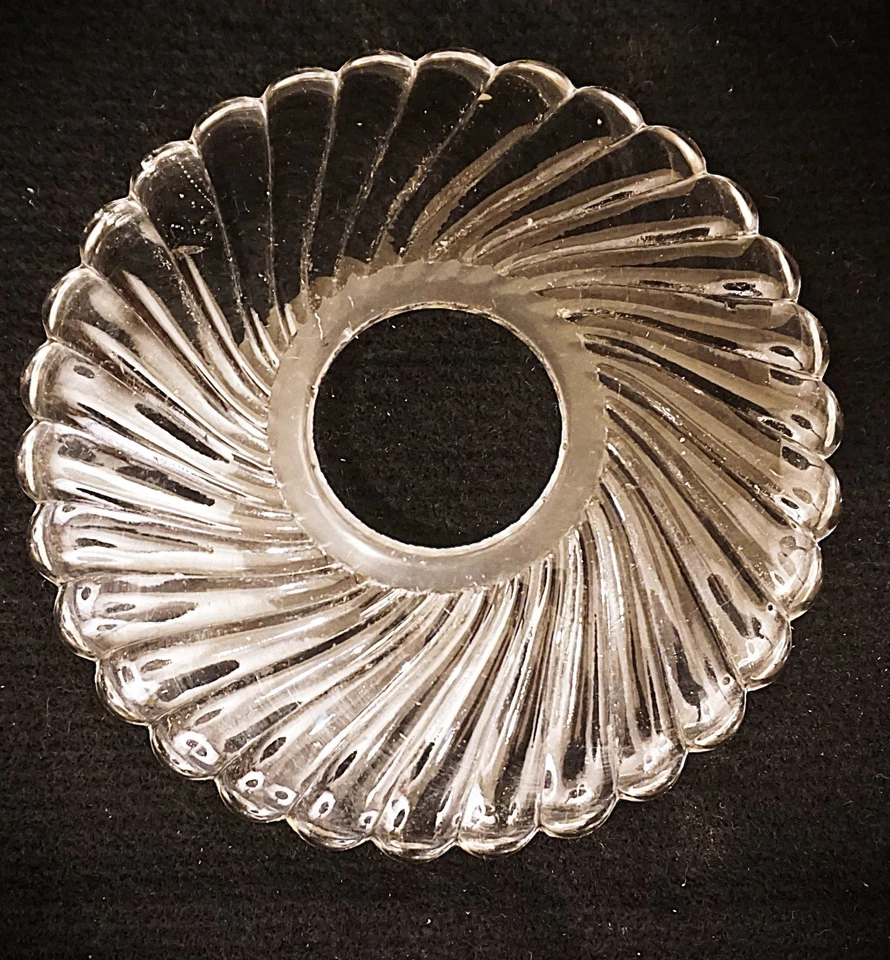 Araña de Baccarat Cristal Cuerpo Central Plato Parte 6.75" Ancho Foto 2 de 4