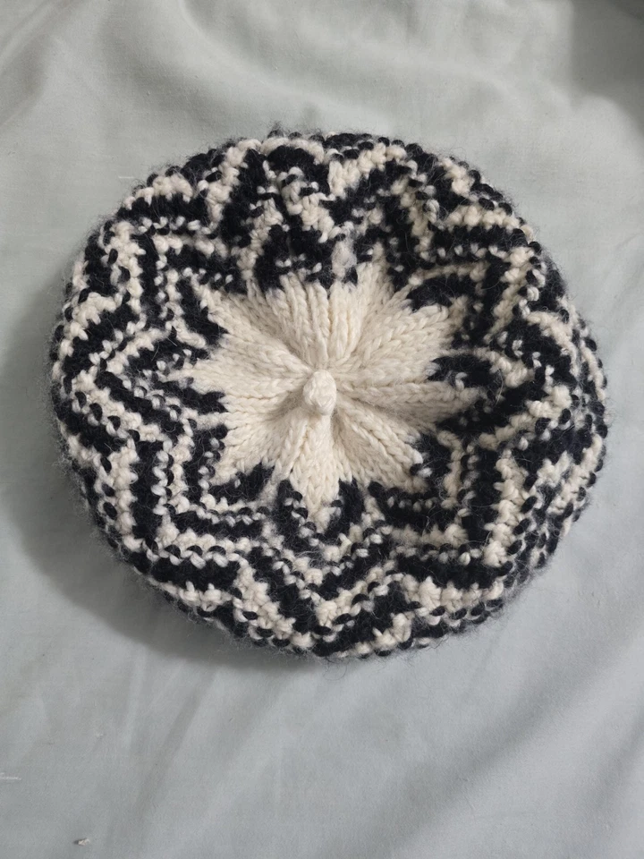 Lauren Ralph Lauren Mujer Boina Sombrero Tejido con Cable Mezcla de Lana Azul Marino Marfil Foto 2 de 4