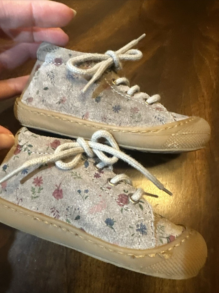 Zapatos con cordones grises Naturino para niñas pequeñas talla 22 (niño pequeño EE. UU. 6) Foto 4 de 4