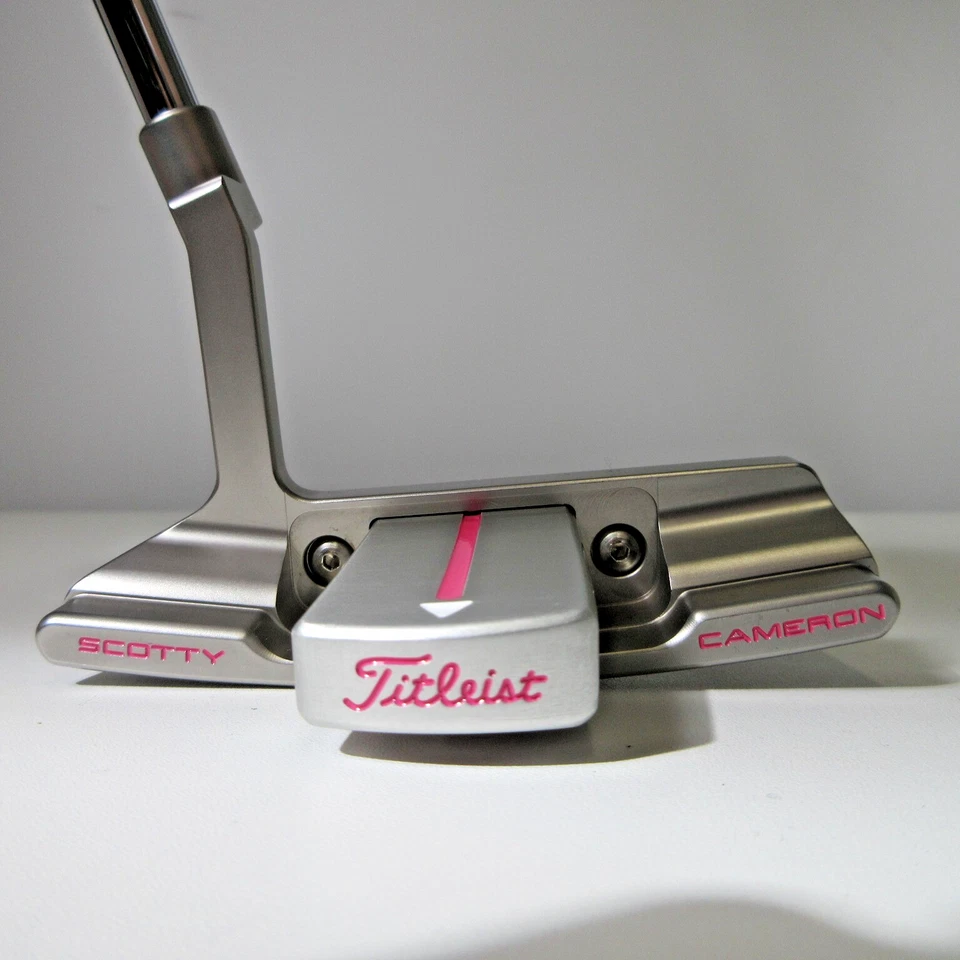 Scotty Cameron Detour Newport 2 Putter RH with Headcover 33" Custom pink finish - Image 4 of 4