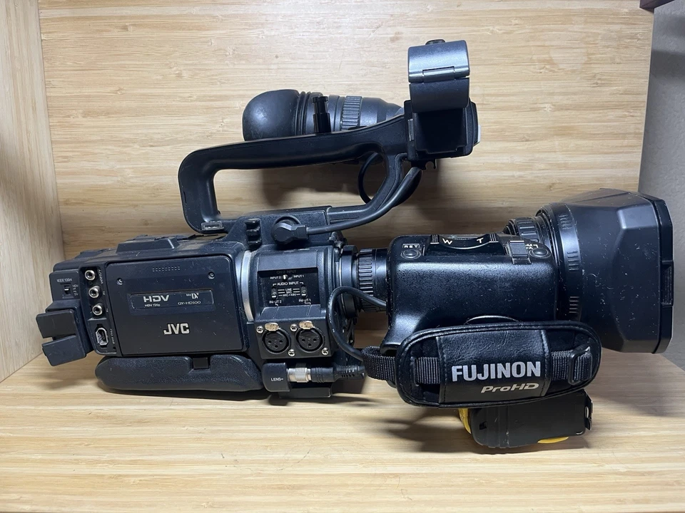 JVC GY-HD100 Mini DV Camcorder High Definition UNTESTED (READ DESCRIPTION) - Image 2 of 4