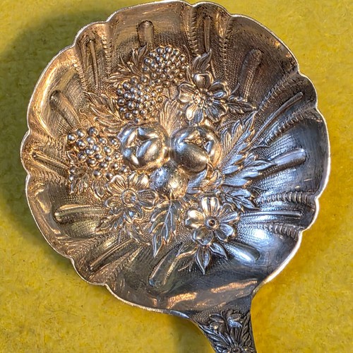 Antique Collectible Highly Decorated S Kirk Large Sterling Silver Repousse Spoon - Imagen 2 de 9