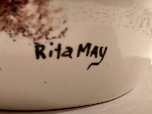JARRA DE CERÁMICA PINTADA A MANO ALASKAN DE BELLAS ARTES FIRMADA POR RITA MAY - Imagen 3 de 12