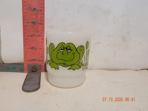 VTG Anchor Hocking Mug FIRE KING Coffee Cup by Hildi Frog Cattails Milk Glass