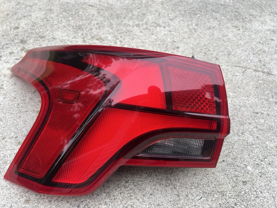 Б/у оригинальный светодиодный задний фонарь со стороны водителя для Hyundai Santa Fe 2021-2023 годов выпуска - Изображение 3 из 4