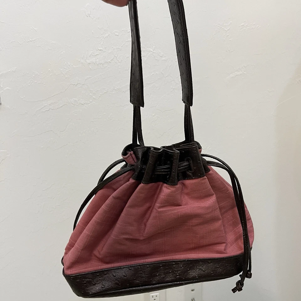 Bolso de viaje Victoria's Secret mini cubo rosa y marrón Foto 3 de 4