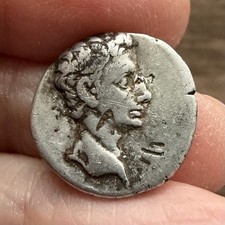 ROMAN. AUGUSTUS (27 B.C.- 14 A.D). SILVER DENARIUS. EX. HELMINGHAM HOARD.