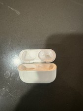 Apple AirPods Pro 1st Gen w/ Charging Case   Music Sounds Great, Muffled on Call