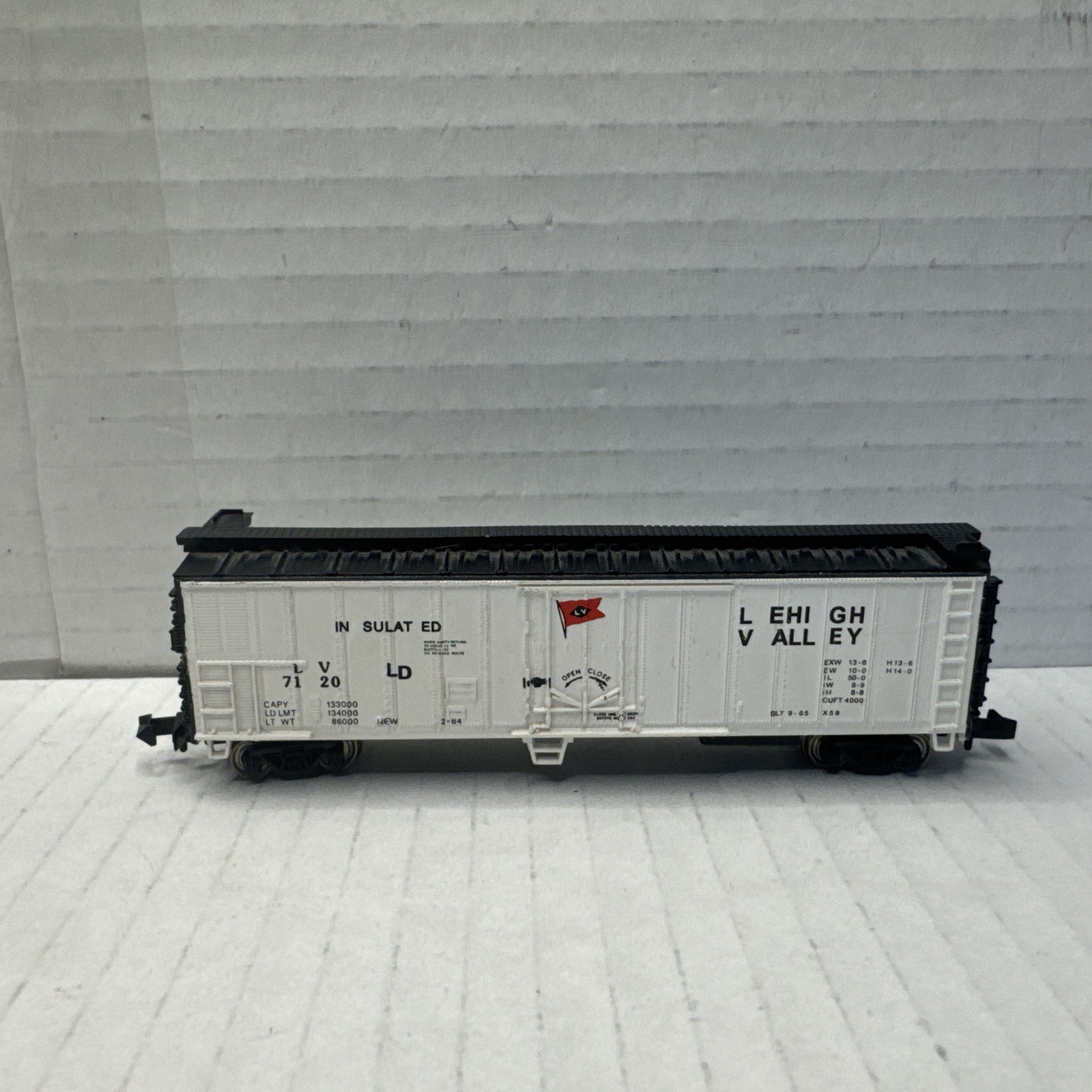 Bachmann N Scale Lehigh Valley Box Car, Metal Wheels For Train Set Layout