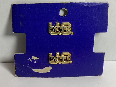 VINTAGE UNUSED PAIR OF U.S. ROTC INSIGNIA UNIFORM PINS ENAMEL GOLDTONE ON CARD