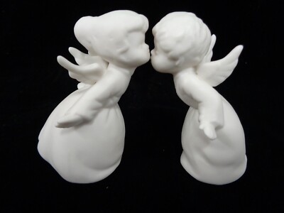 Vtg Porcelain Bisque Kissing Angels Figurines - Boy & Girl - Christmas - 3.5''