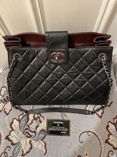 Pre-owned Channel bag