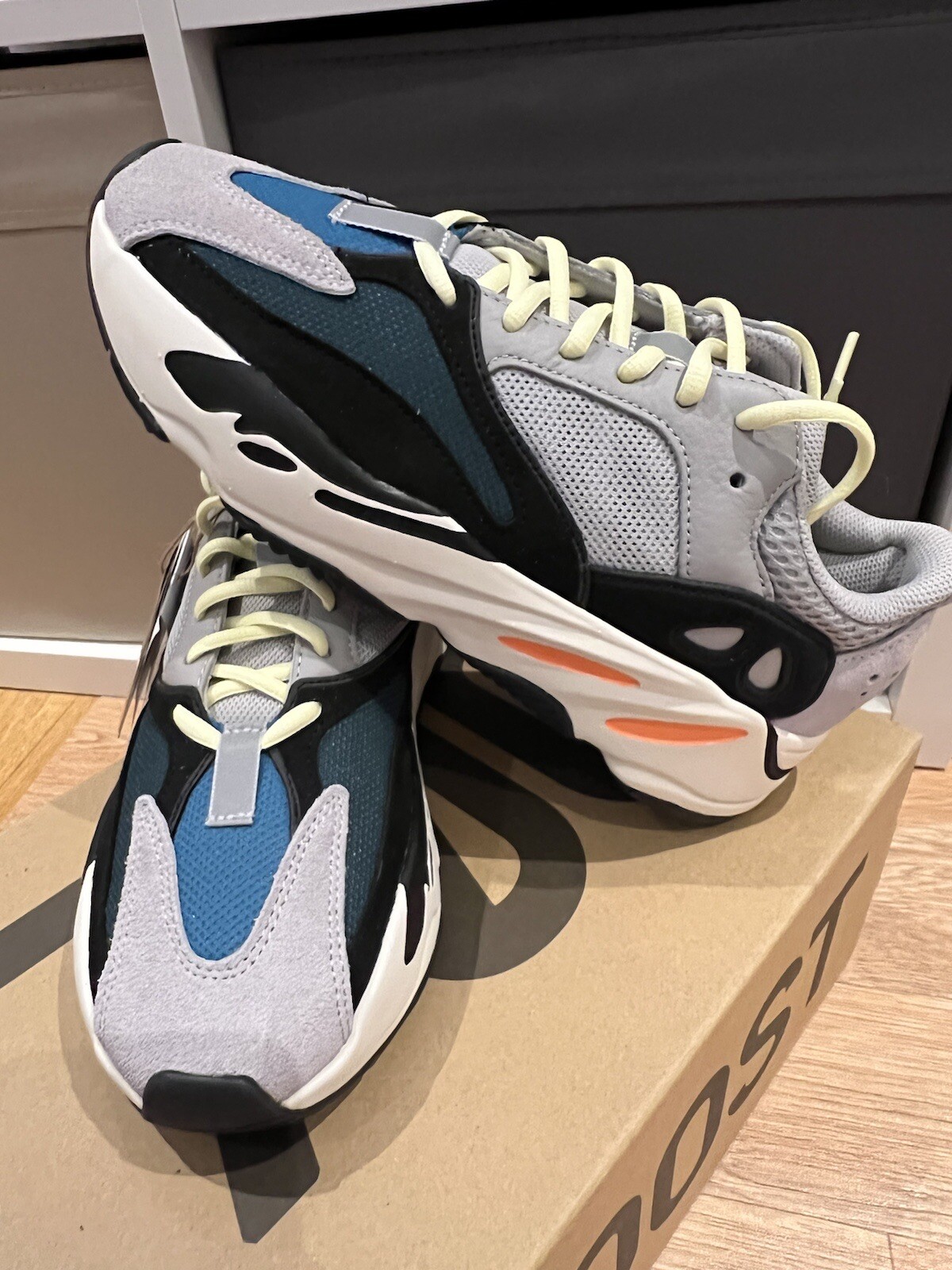 yeezy 700 size