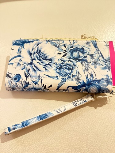 NWT Betsey Johnson XOPIXIE Blue Multi Floral Print Bifold Wallet WRISTLET - Picture 2 of 6