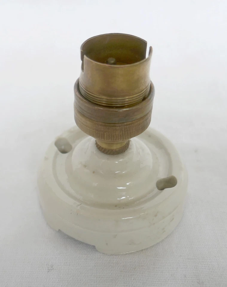 PLAFONNIER PORCELAINE BLANCHE AVEC DOUILLE, ANCIENS N°3 - Photo 3/4