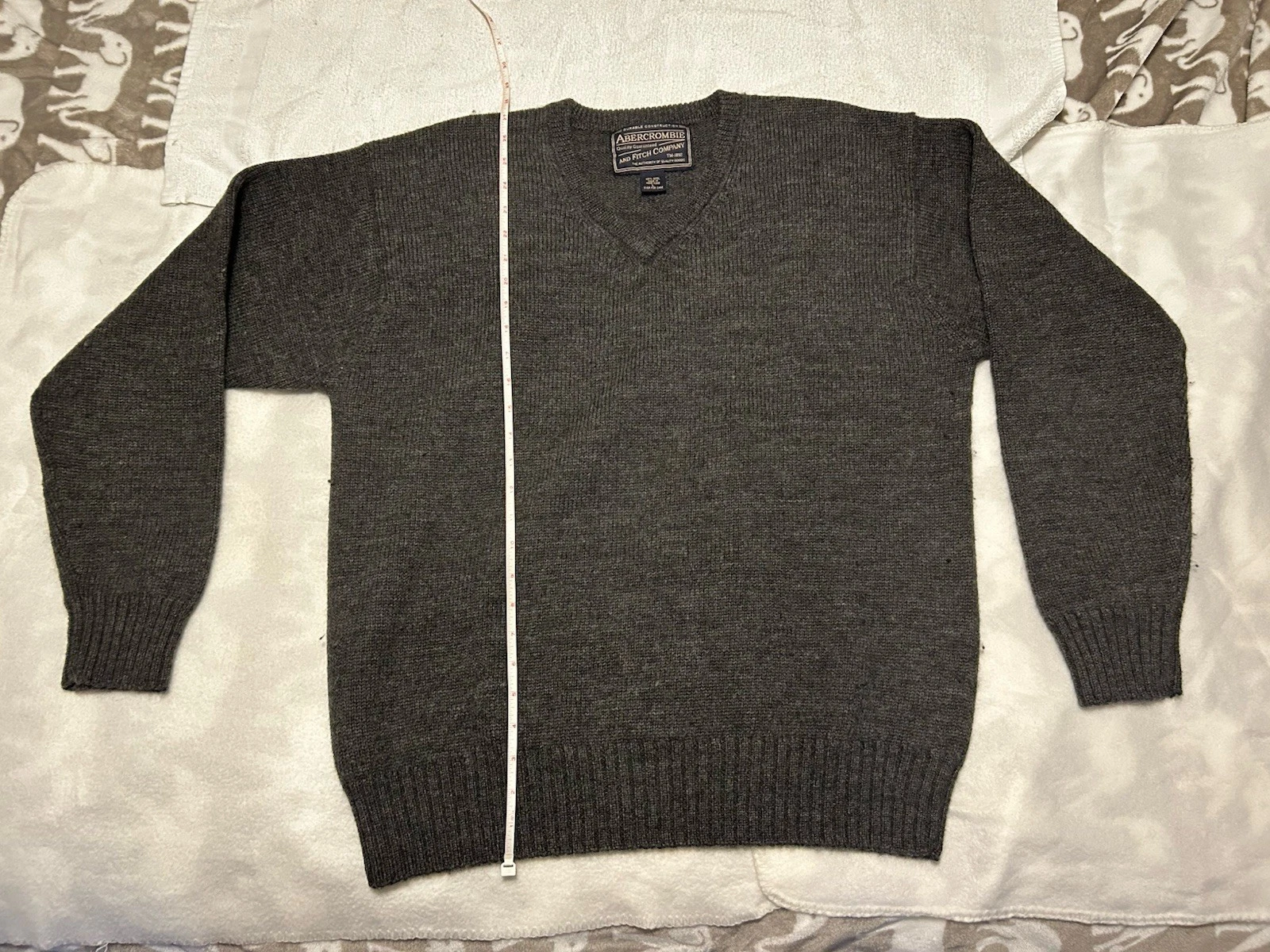 ABERCROMBIE & FITCH L LARGE WOOL VNECK SWEATER PULLOVER