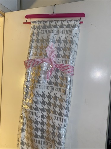 Neu mit Etikett Juicy Couture 50 x 70 Zoll Plüsch Überwurf Decke Allover-Druck plus Aufhänger Zuhause - Bild 5 von 6
