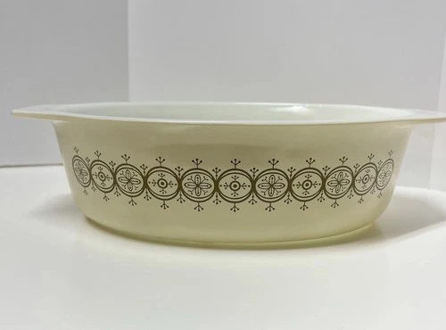 Vintage PYREX 045 Olive Medallion 2 1/2 Quart Oval Casserole Dish