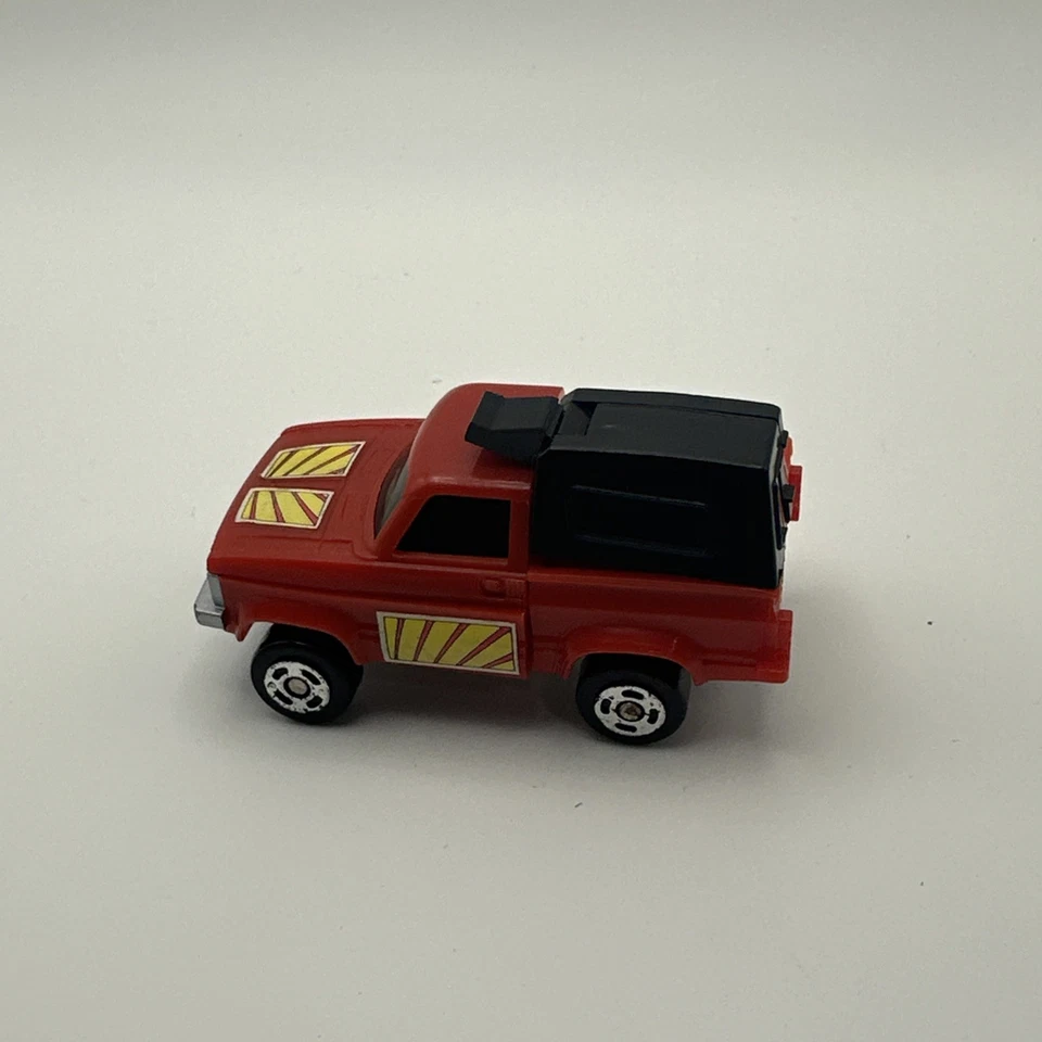 Zybots:老式探险家皮卡车带完整露营车缺失零件 — 第 3/4 张图片