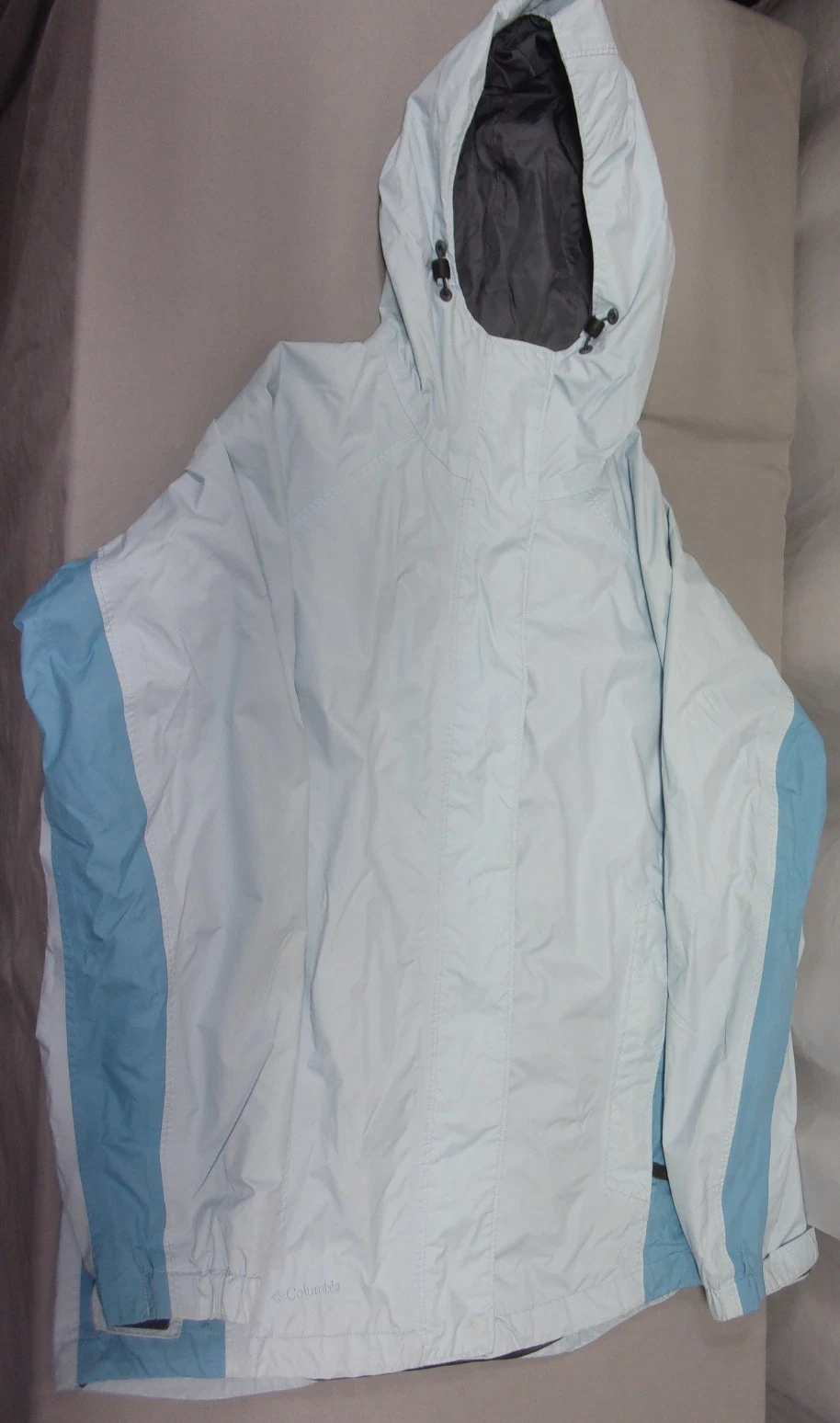 DESIGNER COLUMBIA SPORTSWEAR COMPANY WATERPROOF LIGHT BLUE RAIN JACKET SMALL